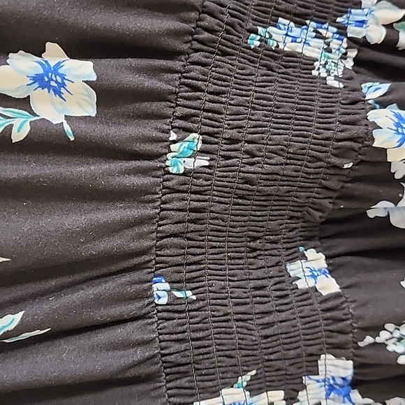 NB Ruffle Dress - Picture 3 of 10